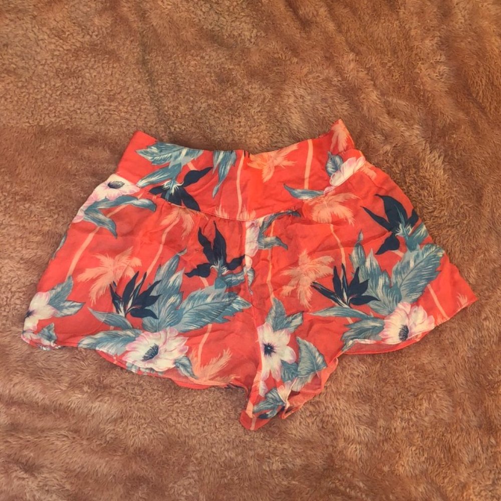 NWOT American Eagle Flowy Shorts